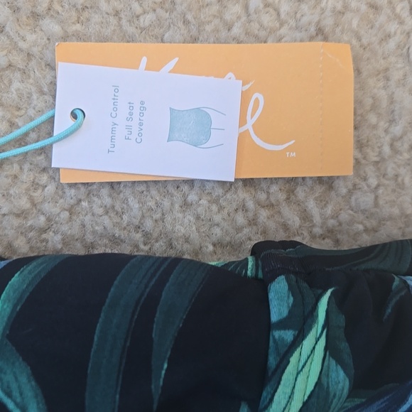 NWT Kona Sol Full Coverage Tropical Print One Piece Swimsuit Size Medium - Picture 2 of 10